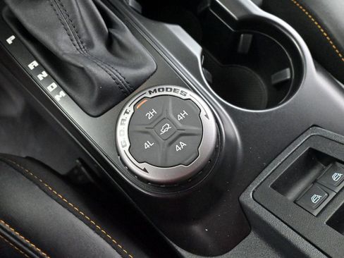 Used 2023 Ford Bronco Badlands image 26