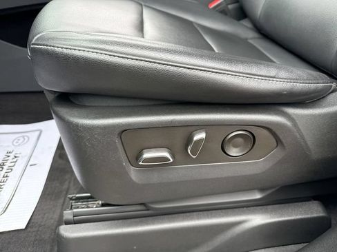 Used 2022 Cadillac Escalade Luxury AWD/4WD image 12