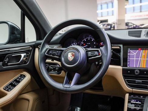Certified 2025 Porsche Macan image 19