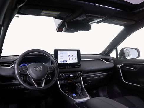 Used 2025 Toyota RAV4 XSE w/ Advanced Technology Package AWD/4WD image 13