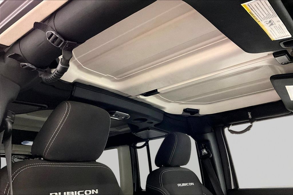Used 2018 Jeep Wrangler Unlimited Rubicon w/ Connectivity Group AWD/4WD image 28