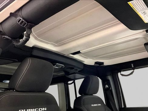 Used 2018 Jeep Wrangler Unlimited Rubicon w/ Connectivity Group AWD/4WD image 28