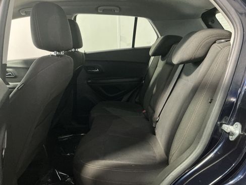 Used 2021 Chevrolet Trax LS AWD/4WD image 23