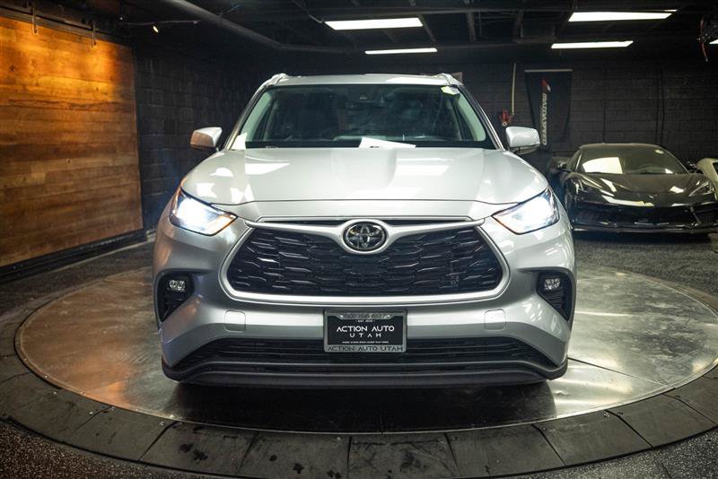 Used 2023 Toyota Highlander XLE AWD/4WD image 4