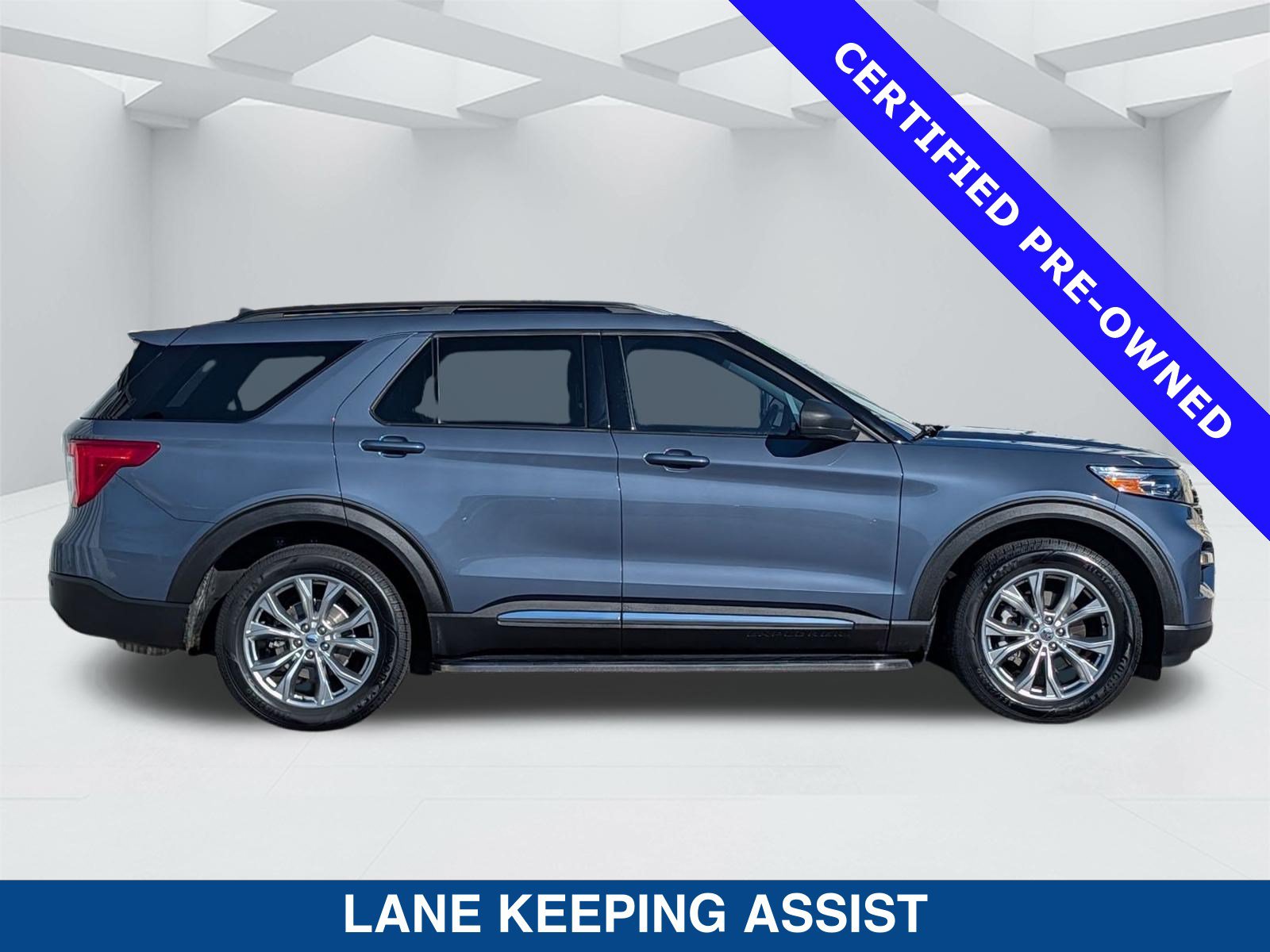 Certified 2021 Ford Explorer XLT w/ Equipment Group 202A AWD/4WD image 4