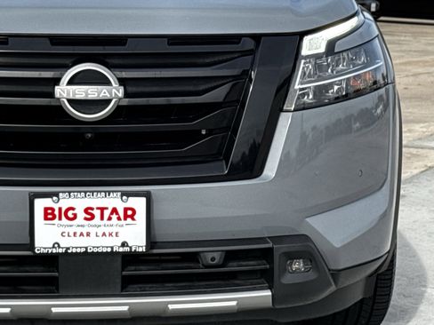 Used 2023 Nissan Pathfinder Platinum image 5