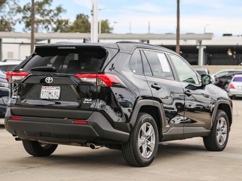 Certified 2025 Toyota RAV4 XLE w/ Convenience Package AWD/4WD image 4