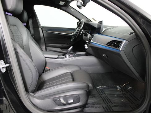 Used 2023 BMW 530e w/ M Sport Package image 12