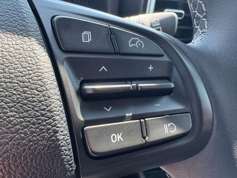 Certified 2025 Hyundai Venue SEL FWD image 18