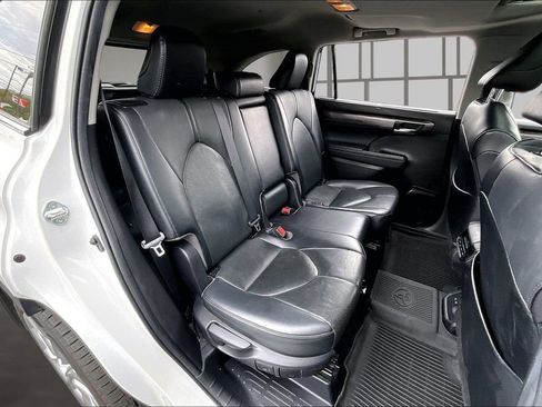 Used 2022 Toyota Highlander Limited image 27
