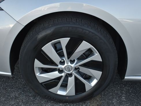 Used 2024 Nissan Altima 2.5 S image 10