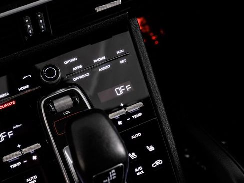 Used 2019 Porsche Cayenne S image 28