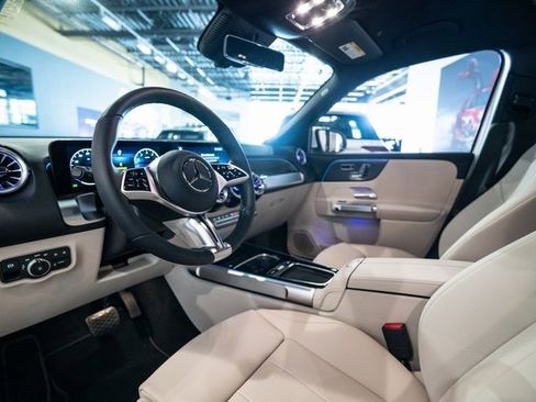 Certified 2025 Mercedes-Benz GLB 250 4MATIC image 11