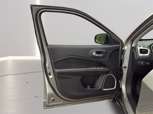 Used 2020 Jeep Compass Latitude w/ Popular Equipment Group image 24