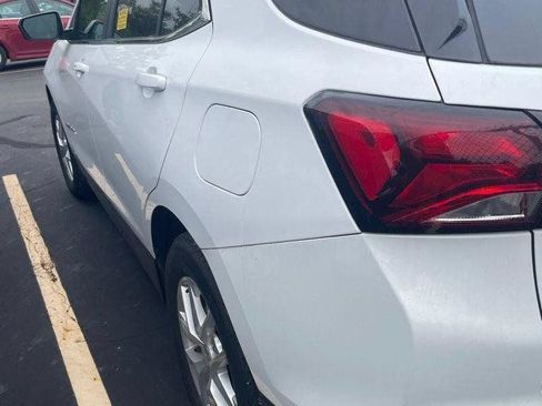 Used 2024 Chevrolet Equinox LT FWD image 2