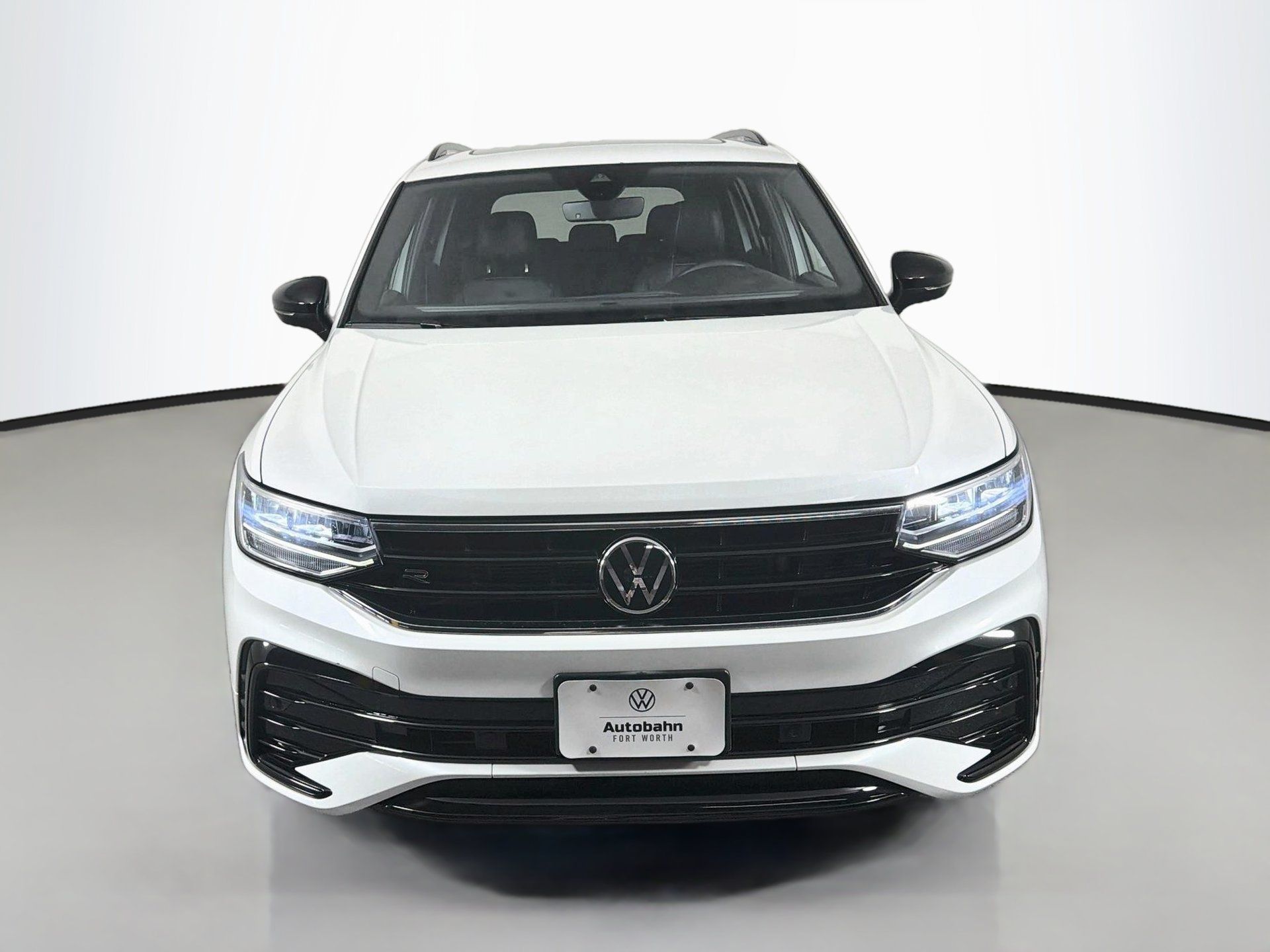Used 2023 Volkswagen Tiguan SE R-Line FWD image 2