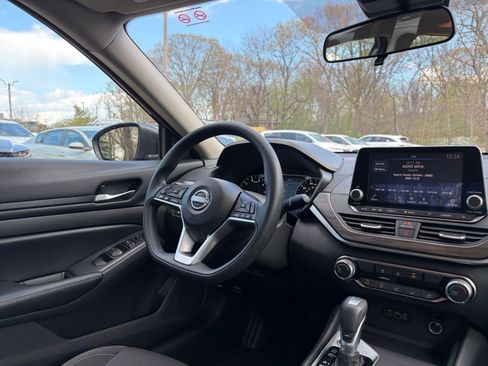 Used 2025 Nissan Altima 2.5 SV image 34