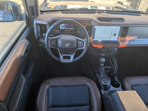 Used 2024 Ford Bronco Outer Banks image 3