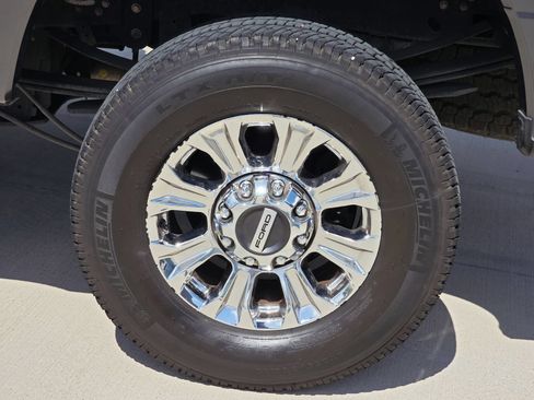 Used 2019 Ford F250 XLT w/ XLT Premium Package AWD/4WD image 9