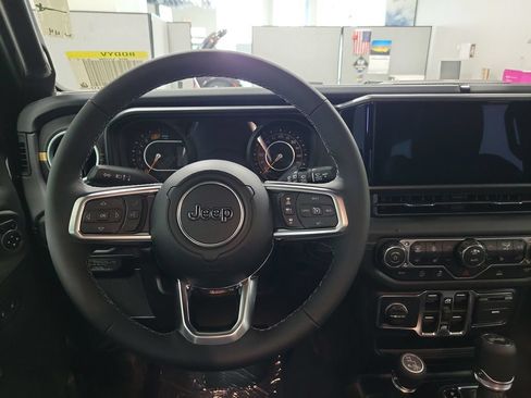 New 2026 Jeep Wrangler Unlimited Sahara w/ Technology Group AWD/4WD image 18