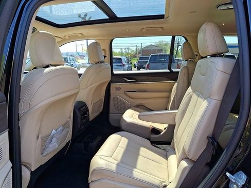 Used 2022 Jeep Grand Cherokee L Limited AWD/4WD image 10