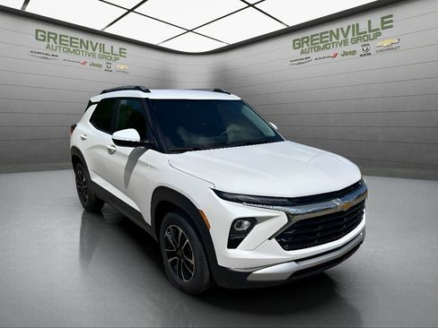 New 2026 Chevrolet TrailBlazer LT w/ Driver Confidence Package FWD image 3