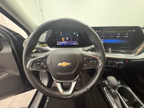 Used 2025 Chevrolet Trax LT w/ Driver Confidence Package FWD image 18