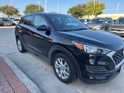 Used 2019 Hyundai Tucson SE image 2