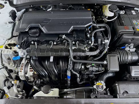 Certified 2025 Hyundai Elantra Limited FWD image 36
