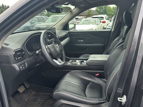 Used 2025 Honda Pilot Elite image 2