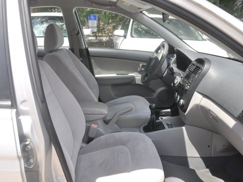 Used 2009 Kia Spectra LX FWD image 31