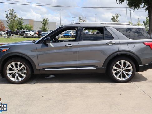 Certified 2022 Ford Explorer Platinum w/ Equipment Group 601A RWD image 7