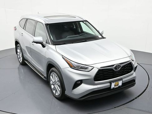 Used 2023 Toyota Highlander Limited AWD/4WD image 26