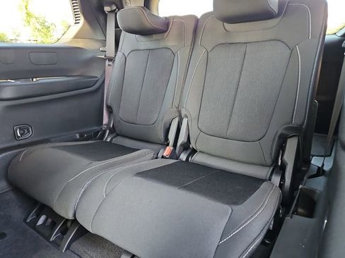 New 2025 Jeep Grand Cherokee L Laredo image 6