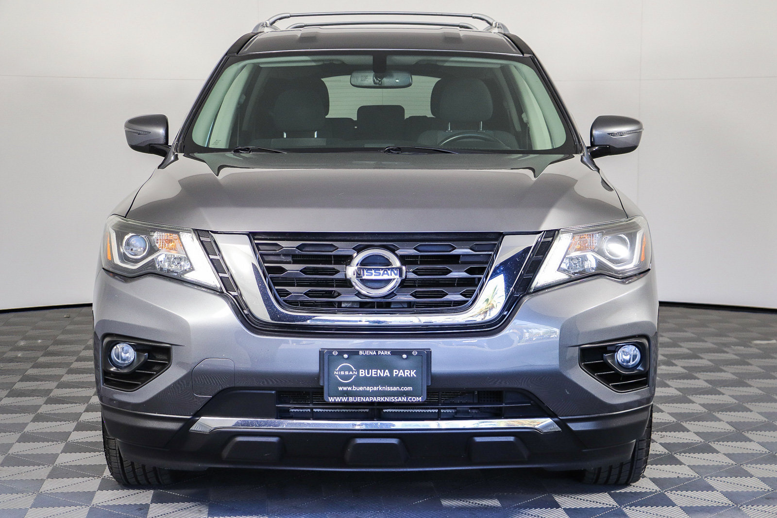 Used 2020 Nissan Pathfinder SV FWD image 2