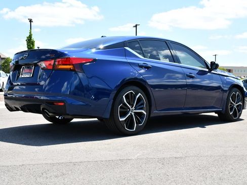 Used 2024 Nissan Altima 2.5 SR w/ SR Premium Package FWD image 7