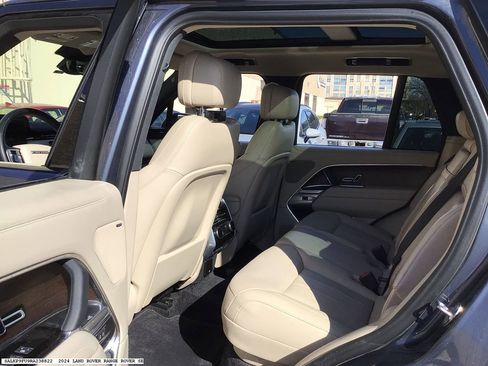 Used 2024 Land Rover Range Rover SE image 13