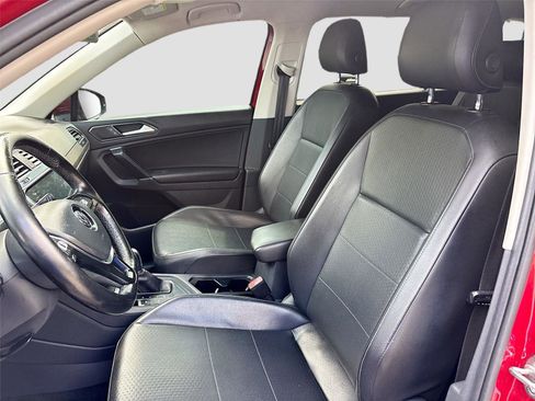 Used 2018 Volkswagen Tiguan SE w/ Front Fog Lights Package image 23