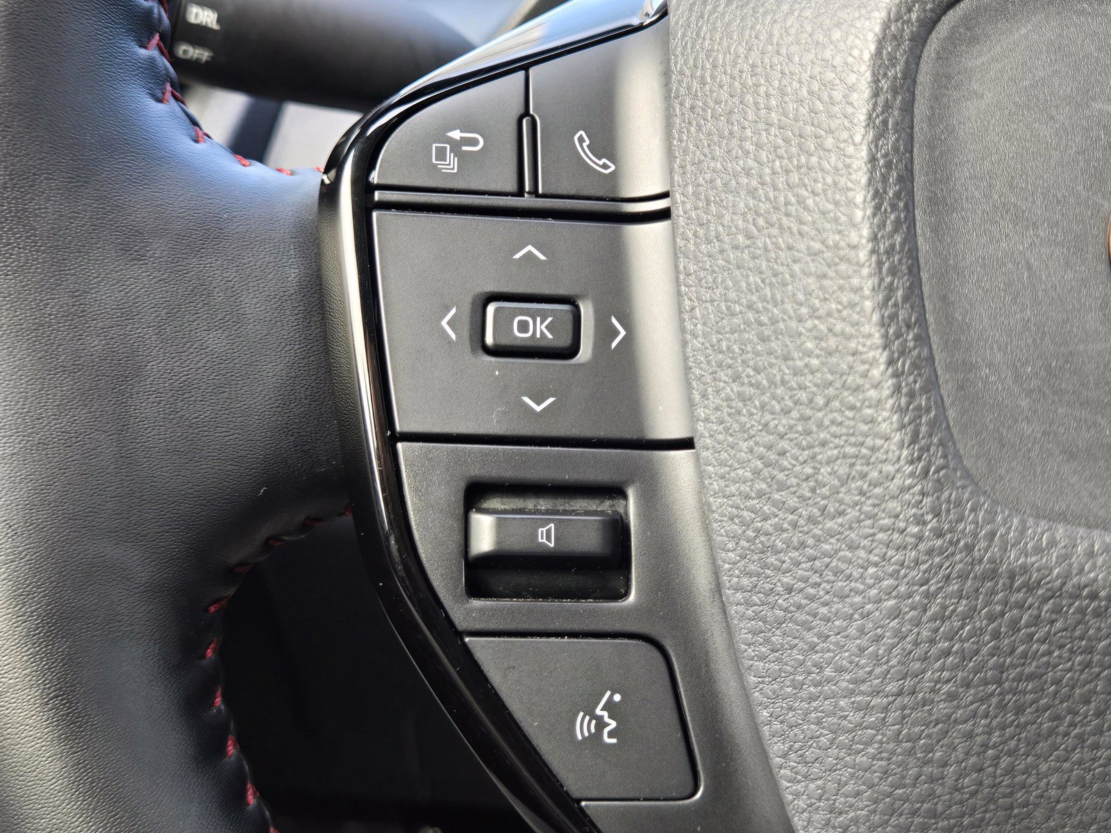 Used 2026 Toyota Prius Plug-In Hybrid FWD image 26