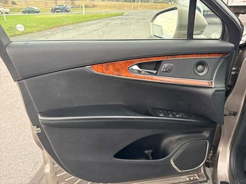 Used 2019 Lincoln Nautilus Reserve image 24