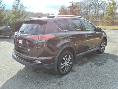 Used 2016 Toyota RAV4 LE image 5