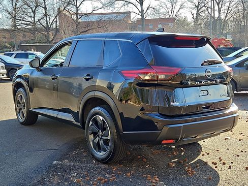 Certified 2024 Nissan Rogue SV image 4