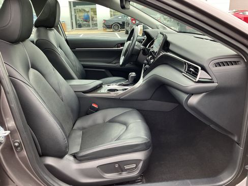 Used 2021 Toyota Camry XLE w/ Navigation Package image 33