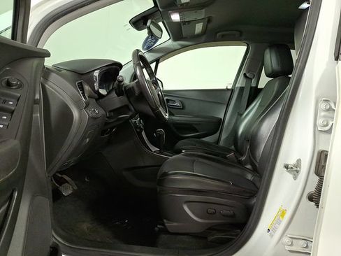Used 2019 Chevrolet Trax LT w/ LT Convenience Package AWD/4WD image 15