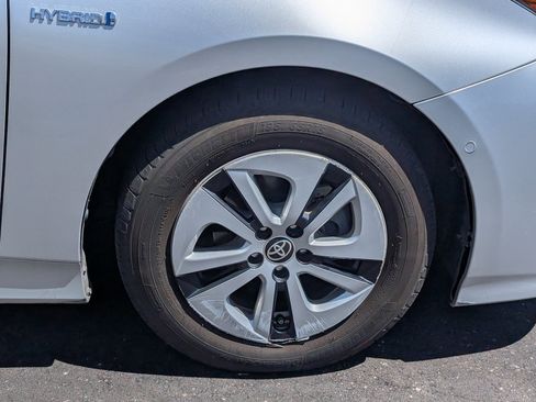 Used 2017 Toyota Prius Four FWD image 8