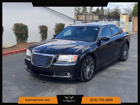Used 2014 Chrysler 300 C w/ Driver Convenience Group RWD image 1