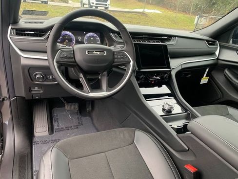 New 2025 Jeep Grand Cherokee Altitude AWD/4WD image 14