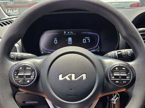 Used 2025 Kia Soul LX w/ LX Technology Package FWD image 24