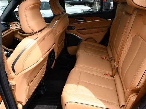 Used 2023 Jeep Grand Cherokee Summit AWD/4WD image 23