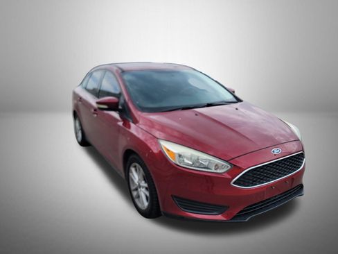 Used 2015 Ford Focus SE FWD image 2